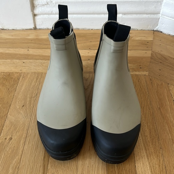 Everlane The Rain Boot in Stone | Size 7 - Picture 10 of 14
